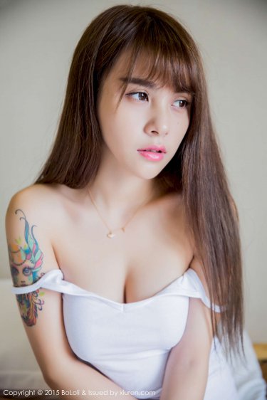 明月照尖东