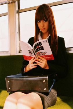 《部队里被咬住花蒂吹潮军人》