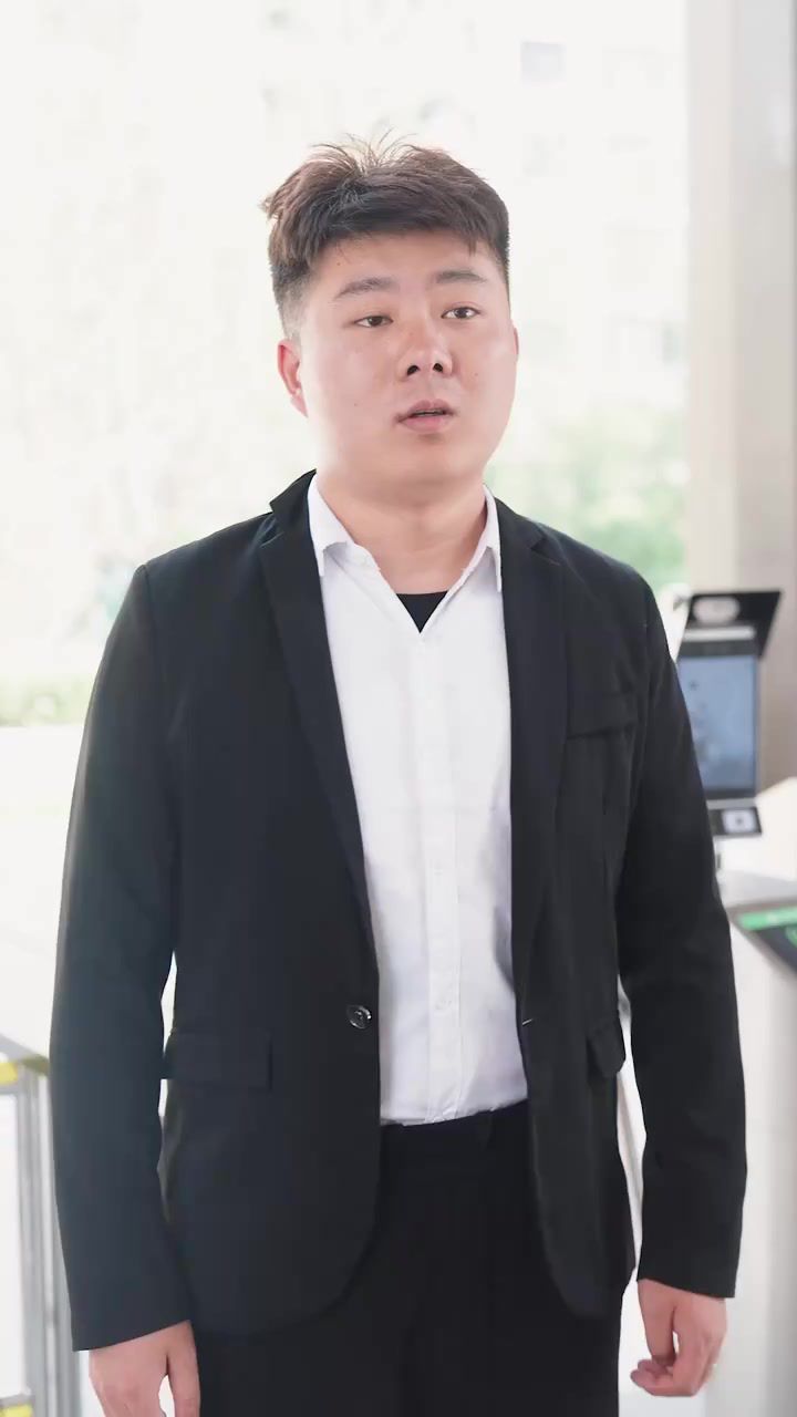 拽妈携崽归来（一胎三宝，神秘爹地竟是大佬）